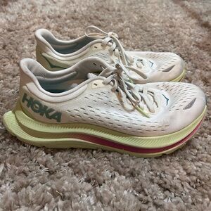 Women’s 7.5 Hoka Kawana